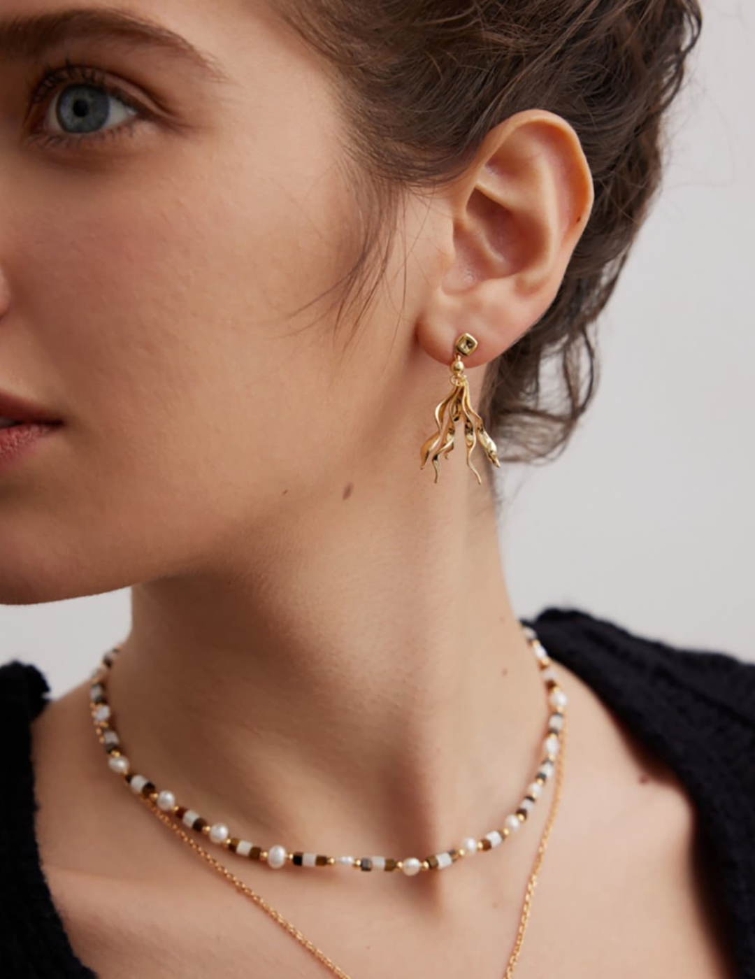 Statement-Ohrringe mit goldenen Quasten