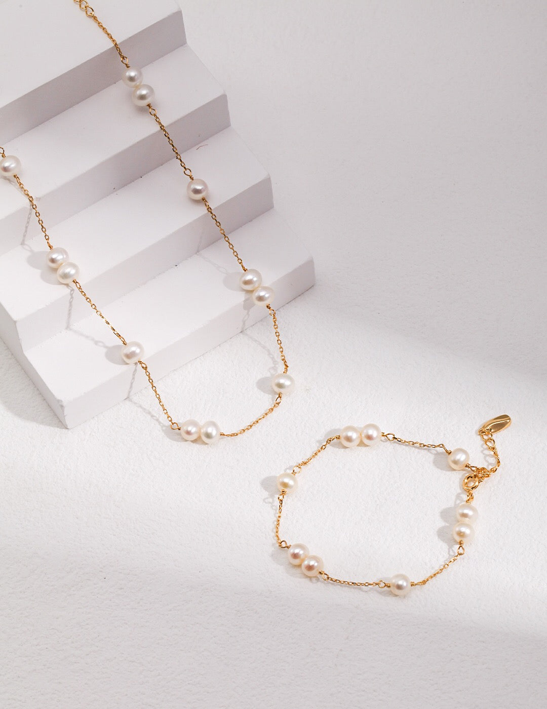 Zierliches Perlenarmband