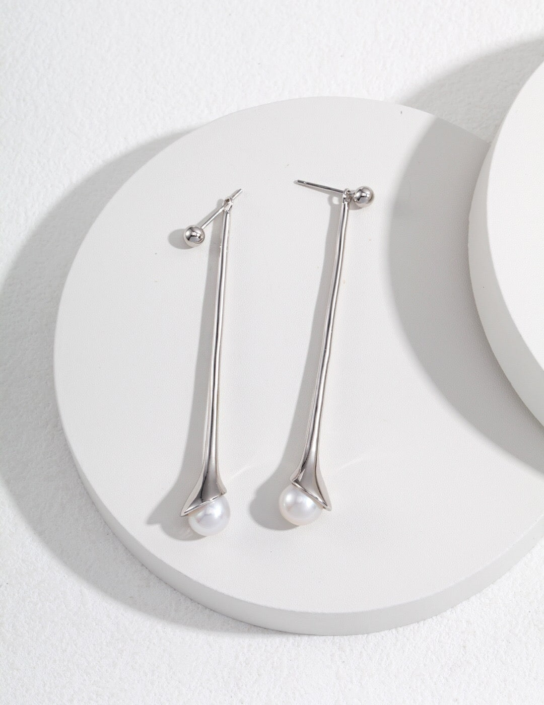 Elegante lange Perlen-Ohrgehänge