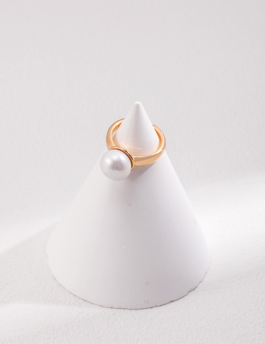 Bague ouverte avec grosse perle