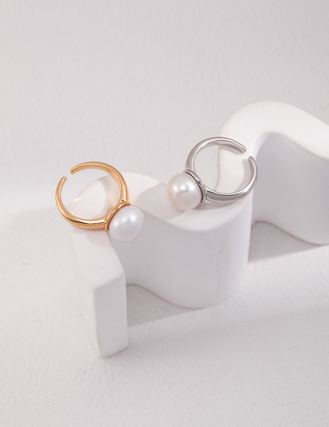Bague ouverte avec grosse perle
