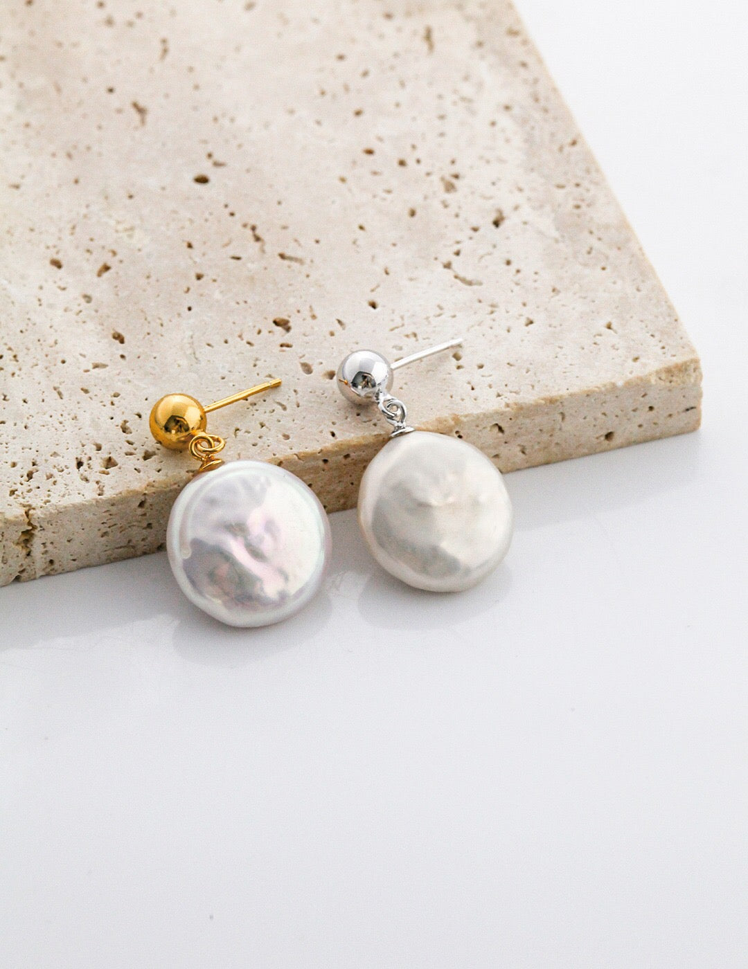 Boucles d'oreilles pendantes irrégulières en perles baroques