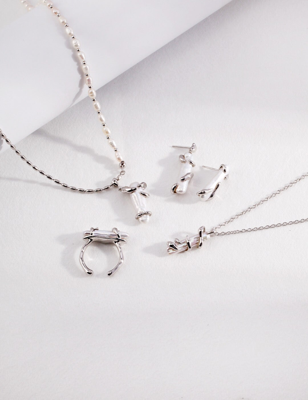 silver ring featuring twisted twine design with natural pearl