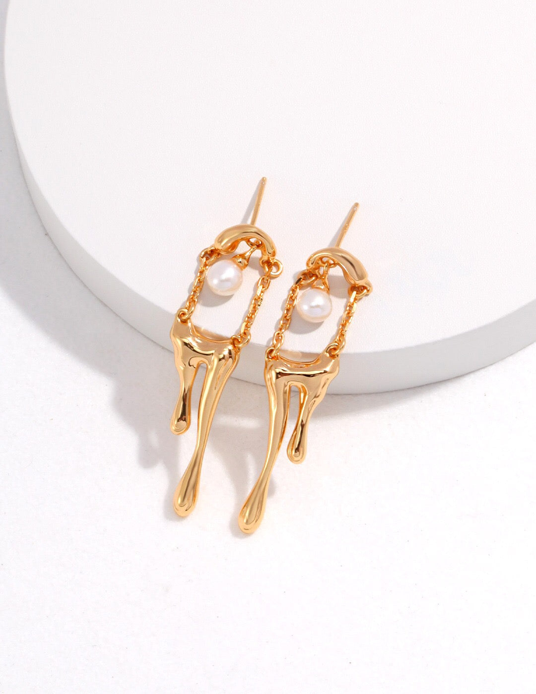 Boucles d'oreilles en perles dégoulinantes de forme organique fluide