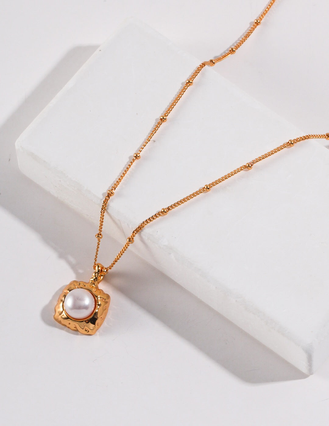 Großer Vintage Perlenanhänger mit Goldkette