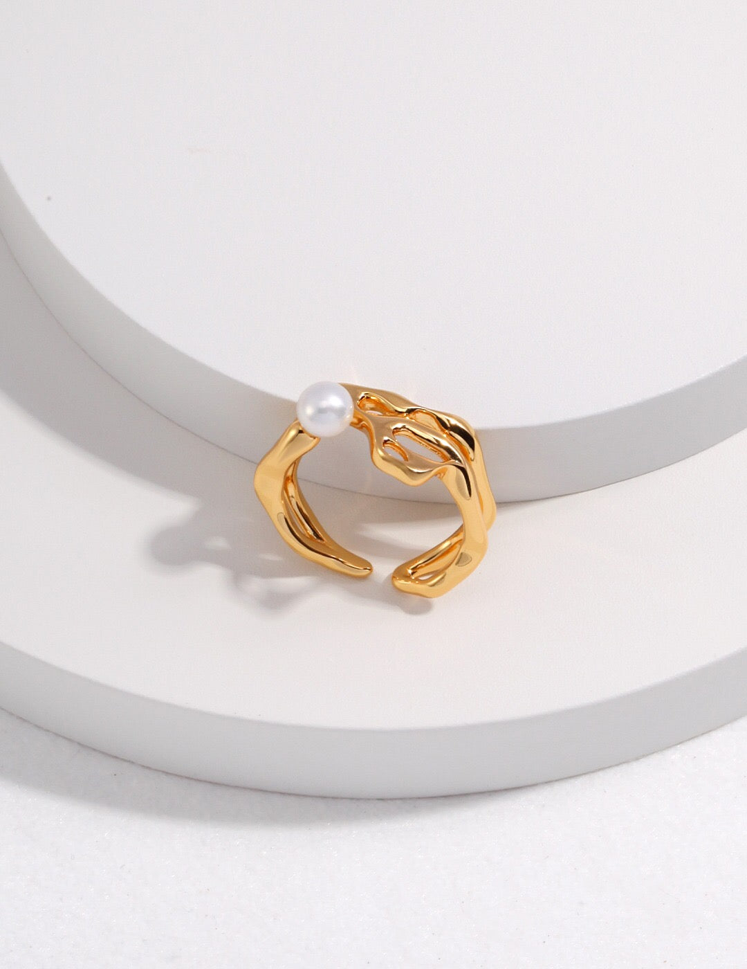 Bague en perles creuses irrégulières