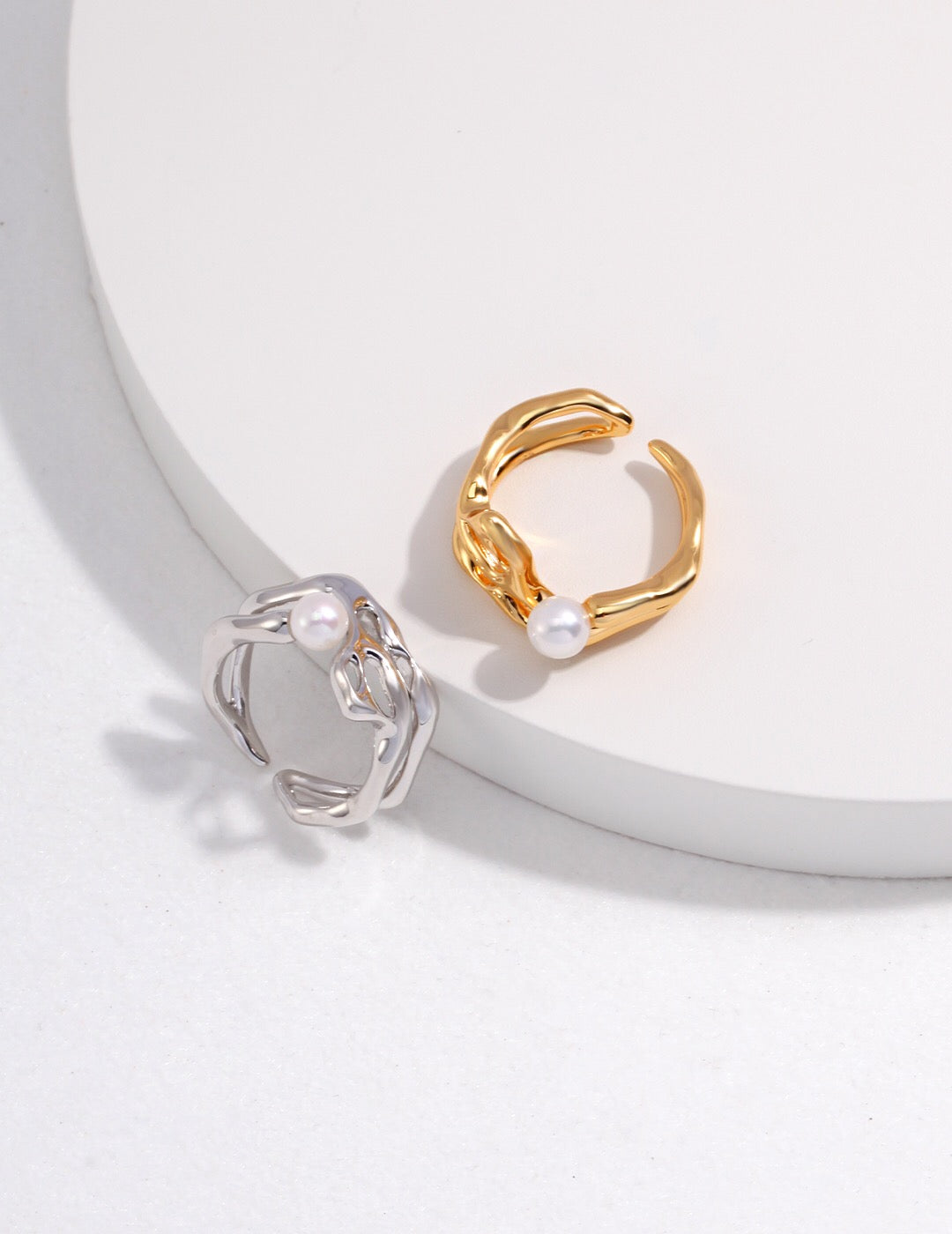 Bague en perles creuses irrégulières