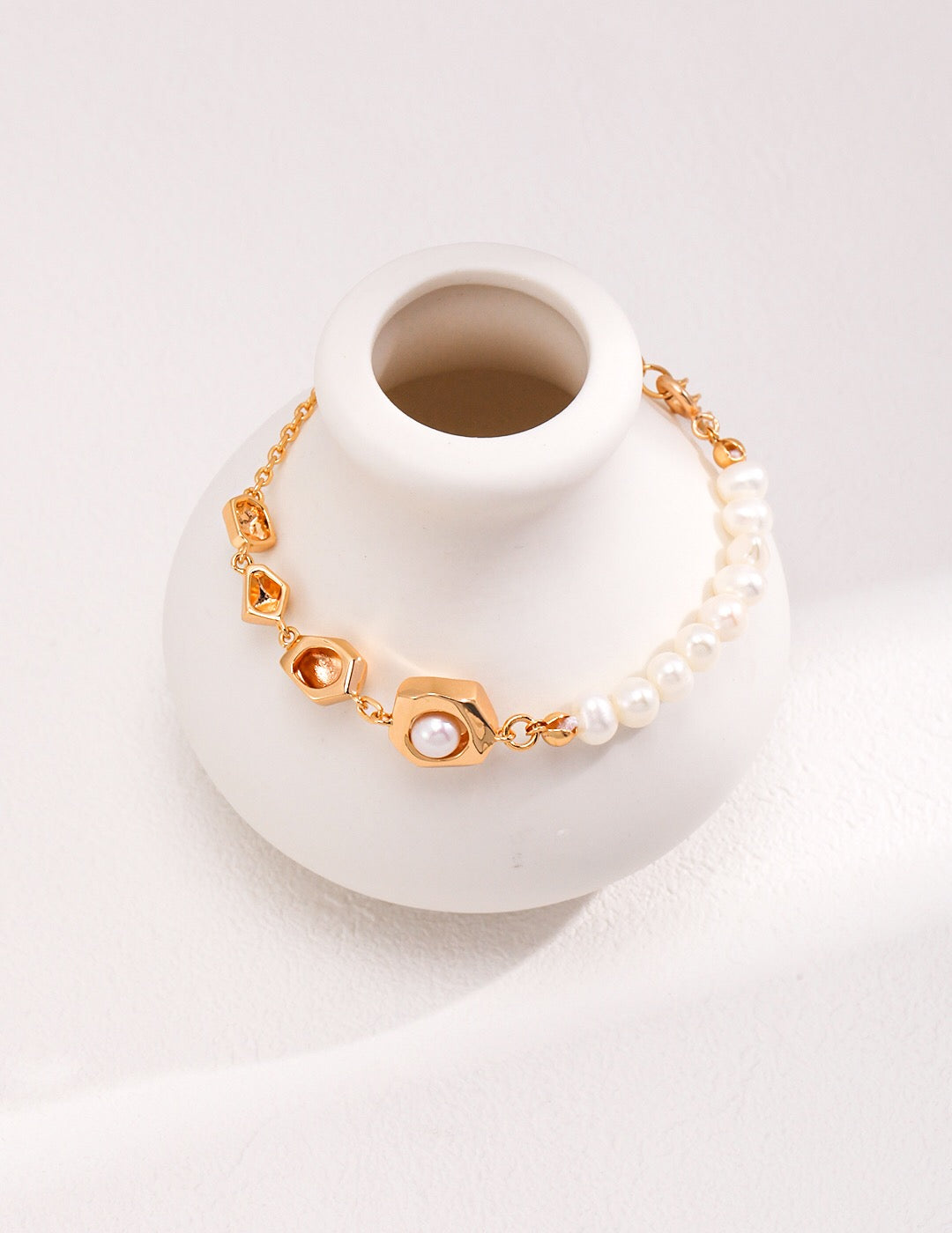 Geometrisches Süßwasserperlenarmband