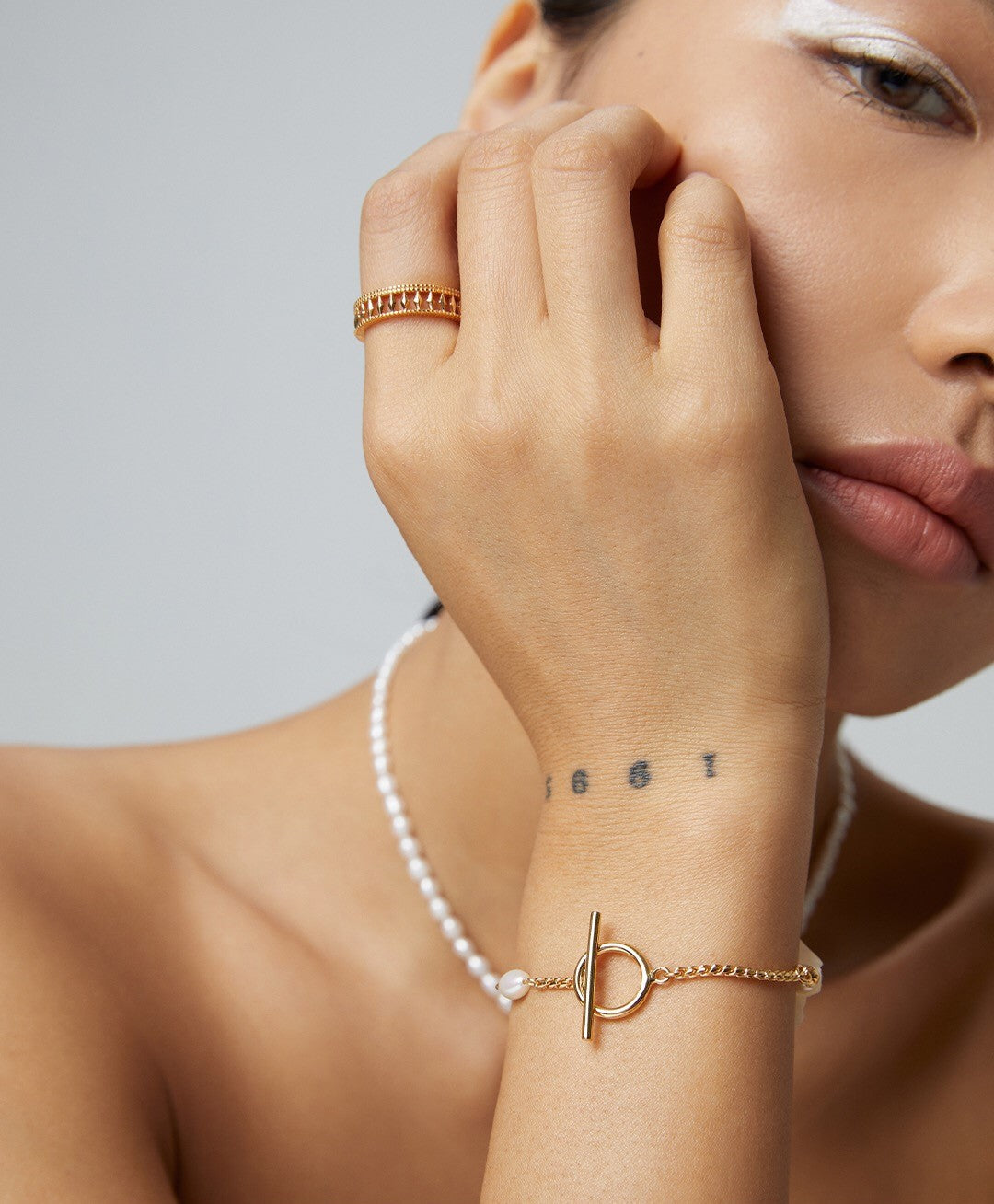 Minimalistisches Süßwasserperlenarmband