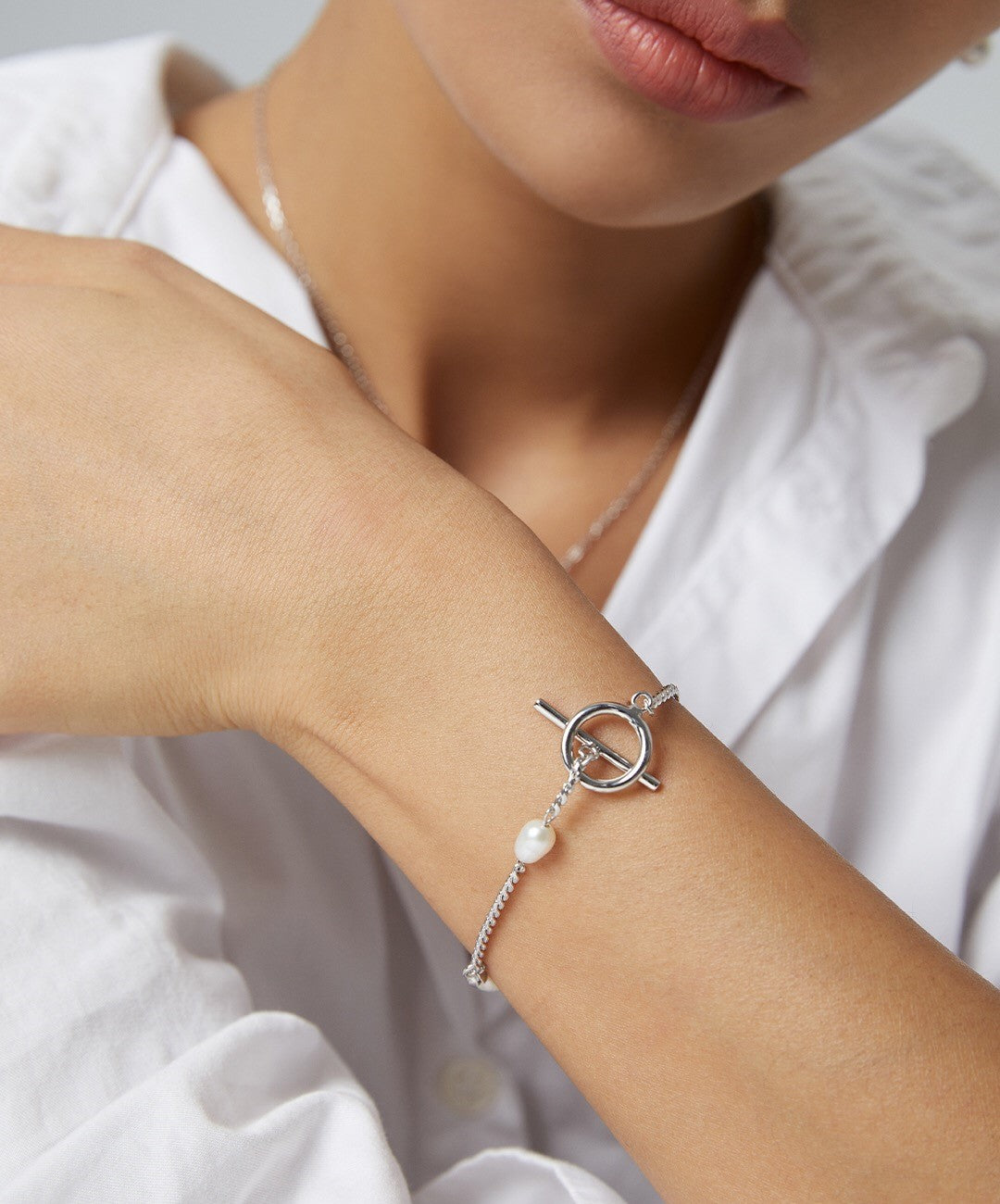 Minimalistisches Süßwasserperlenarmband