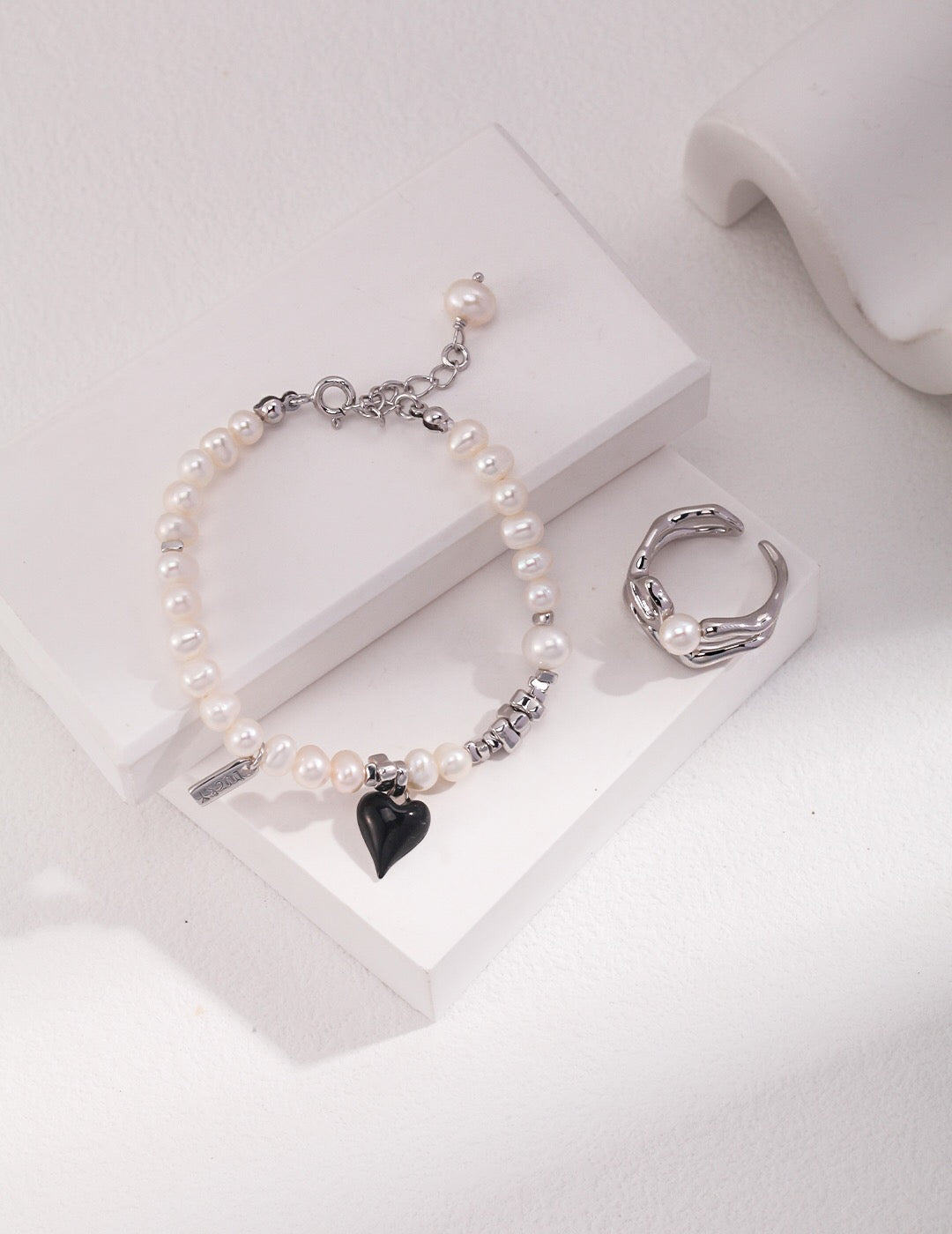 Perlenarmband mit Herz-Anhänger
