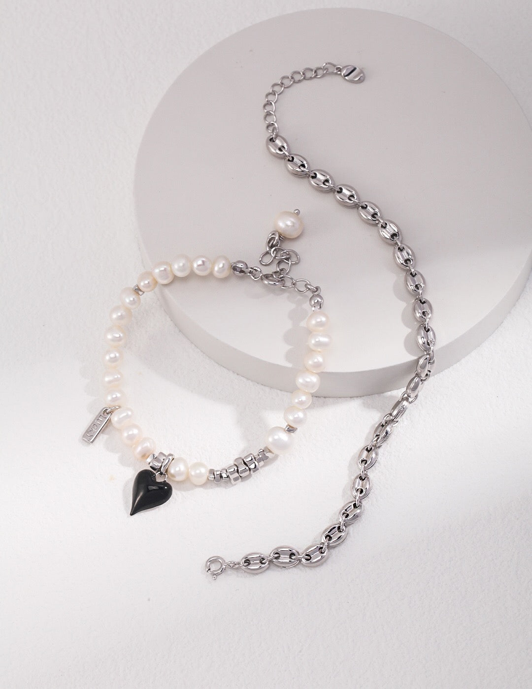 Perlenarmband mit Herz-Anhänger