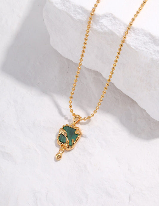 Collier avec pendentif en malachite verte