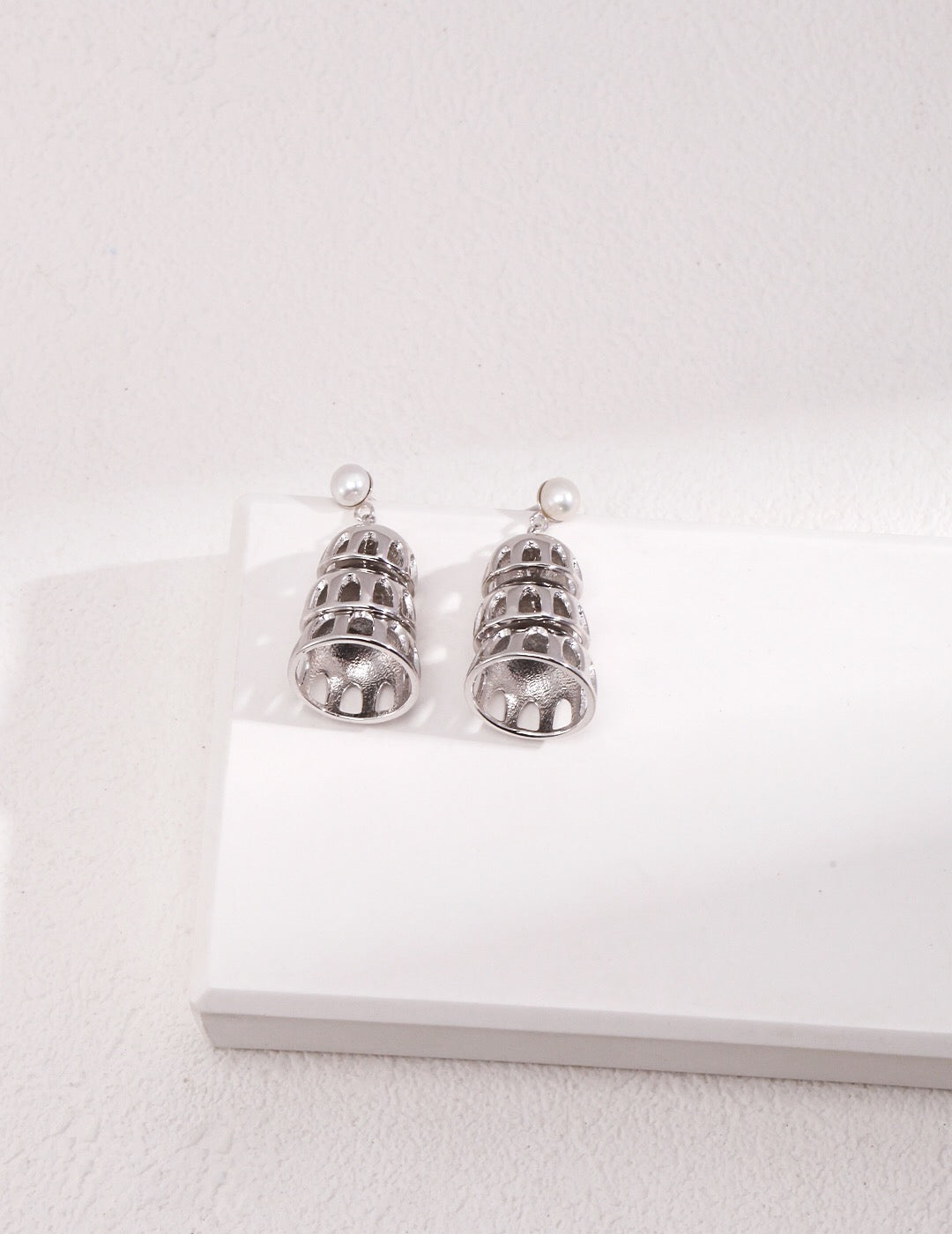 Tropfenohrringe im Jingle Bell-Stil