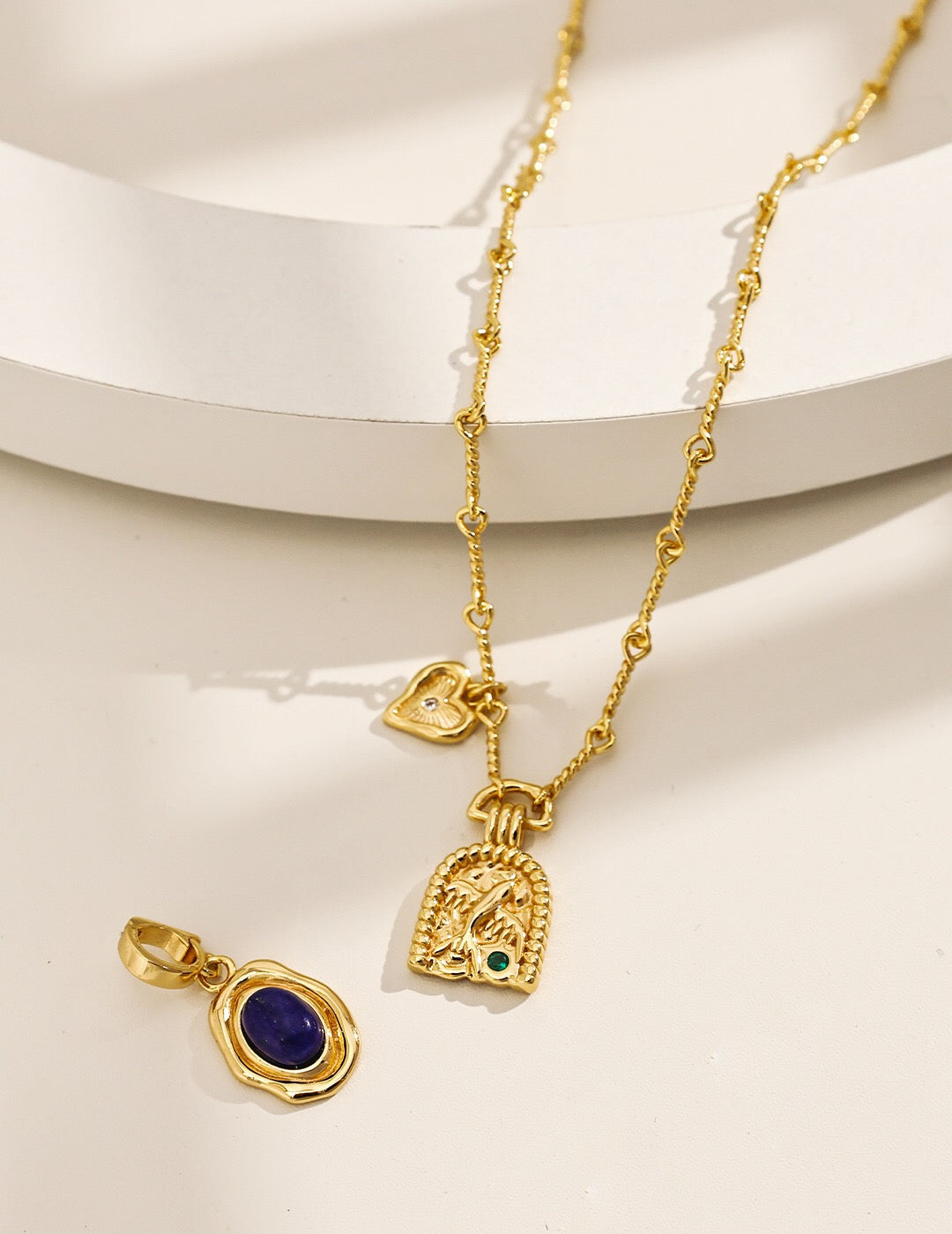 Collier en zircon style vintage Love