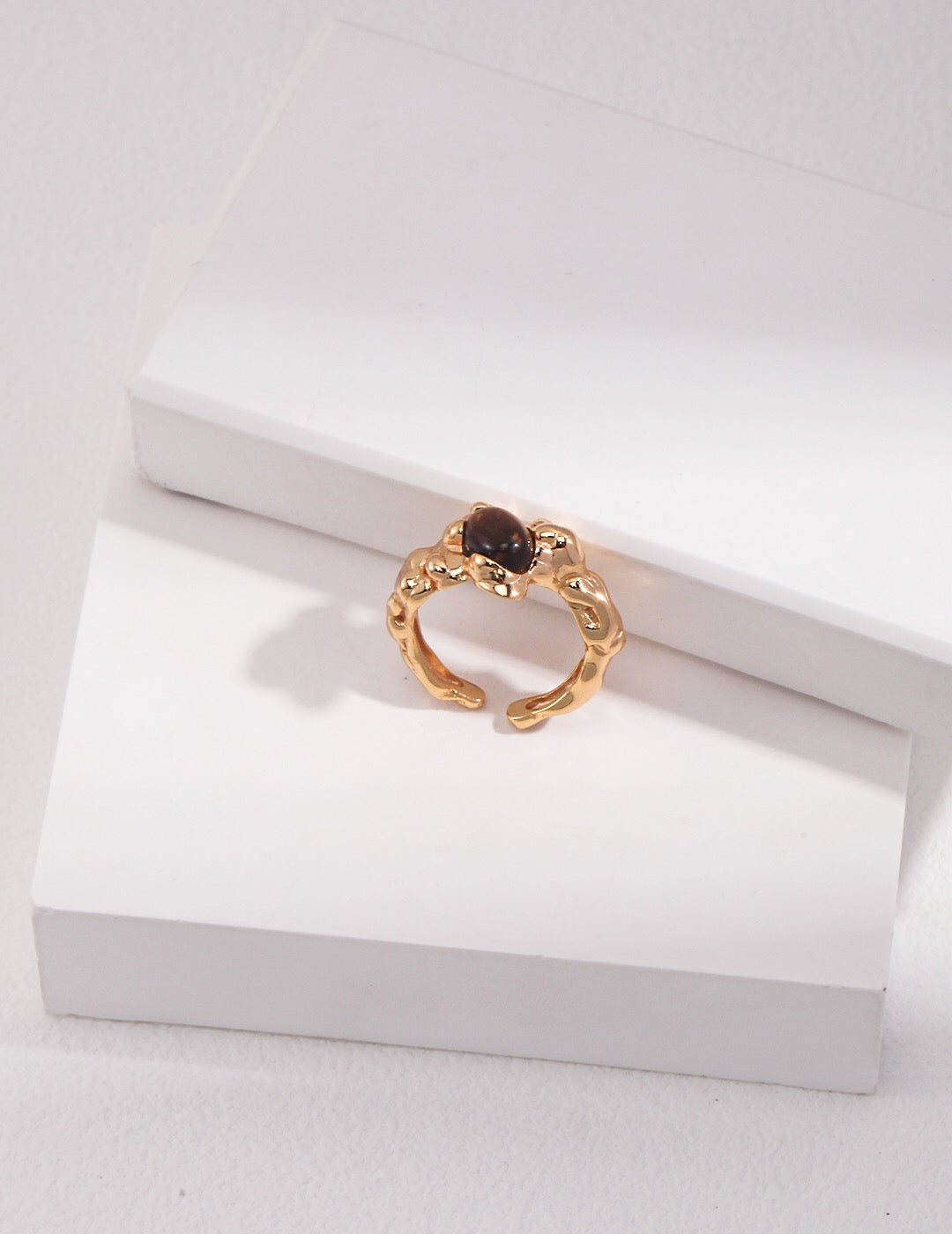 Bague en pierre d'oeil de tigre incrustée de style vintage