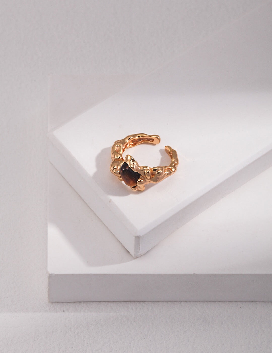 Bague en pierre d'oeil de tigre incrustée de style vintage