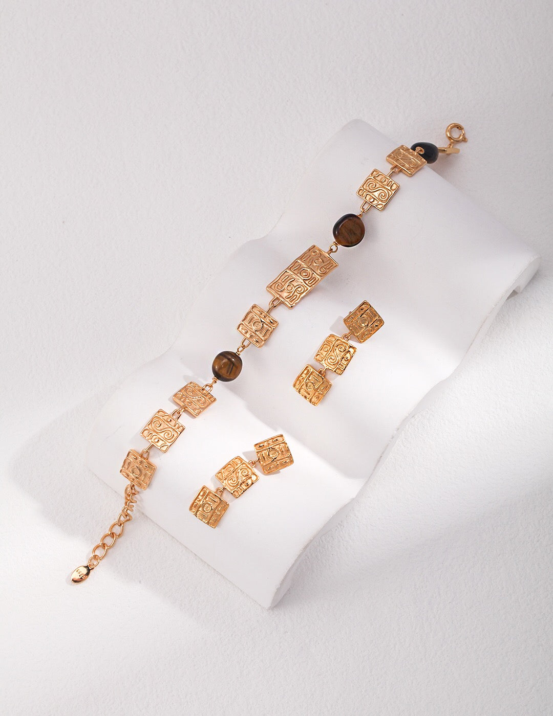 Verstellbares Armband aus Tigerauge-Stein