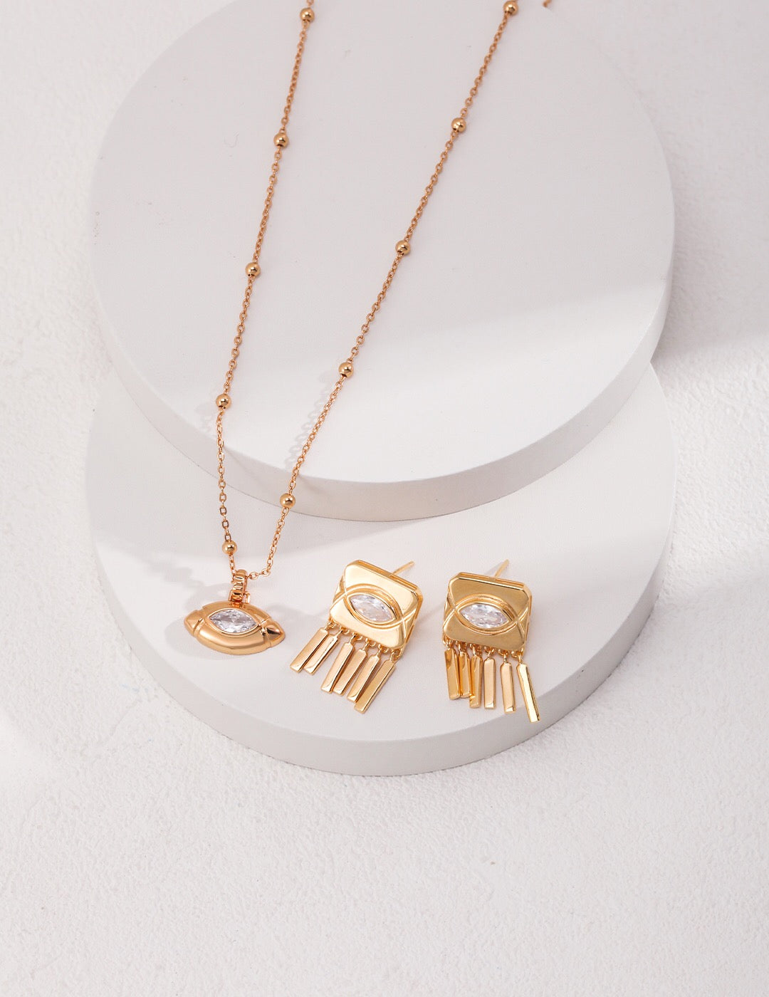 Collier en zircon aux yeux ovales