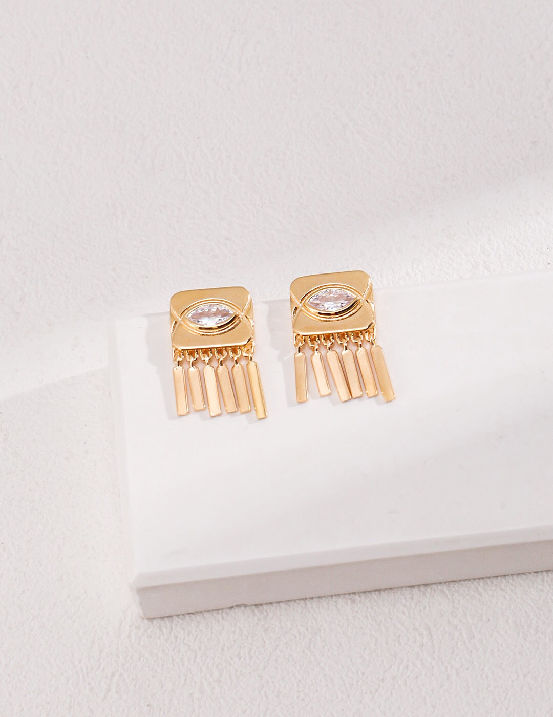 Boucles d'oreilles à pampilles en zircon avec yeux carrés