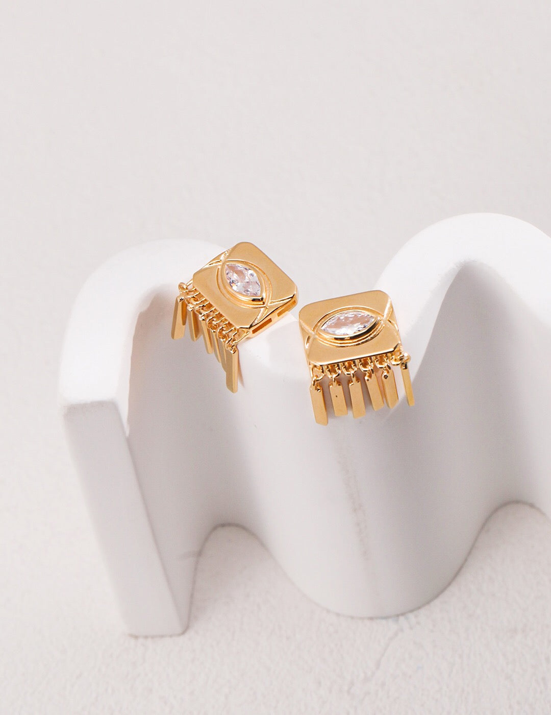 Boucles d'oreilles à pampilles en zircon avec yeux carrés