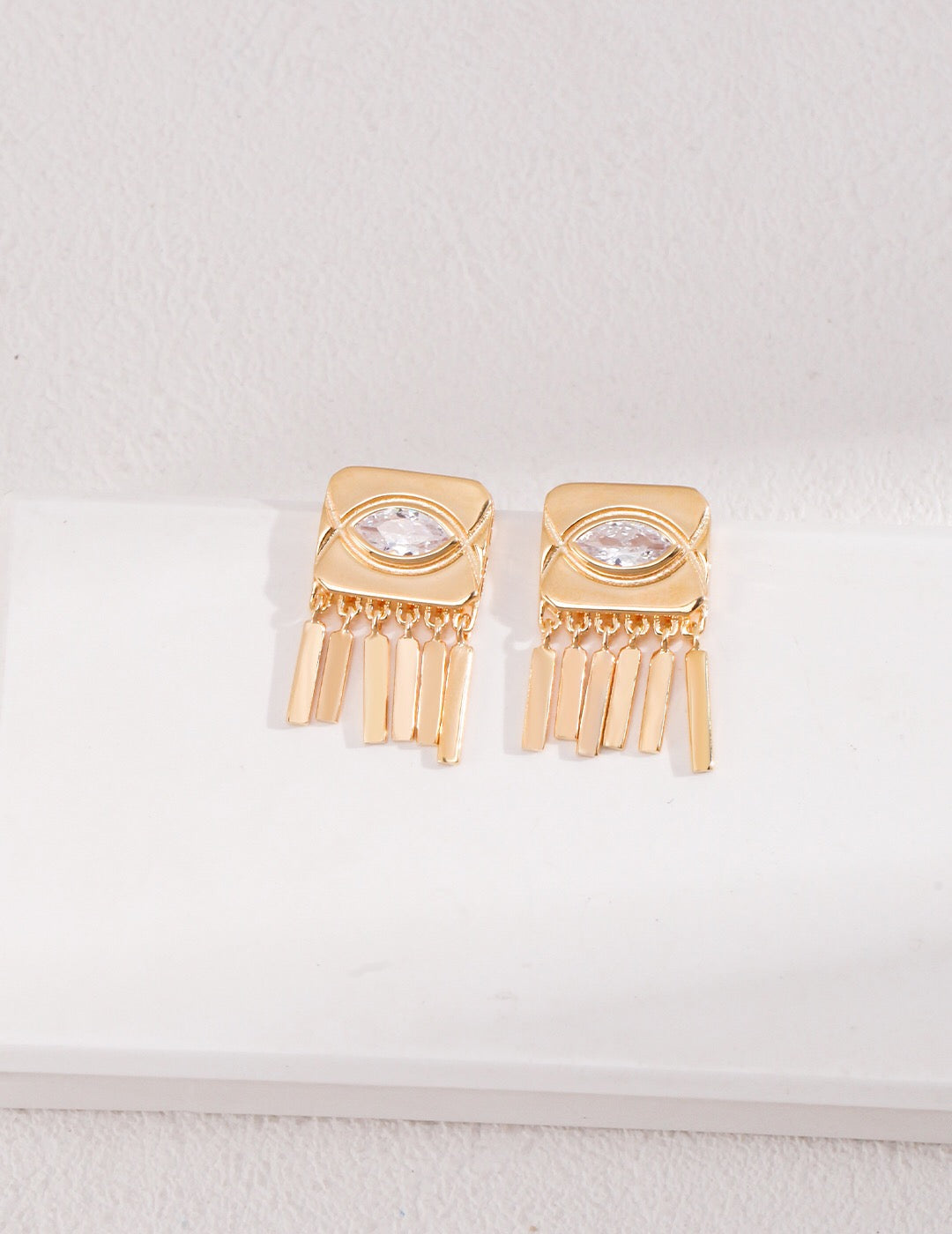 Boucles d'oreilles à pampilles en zircon avec yeux carrés