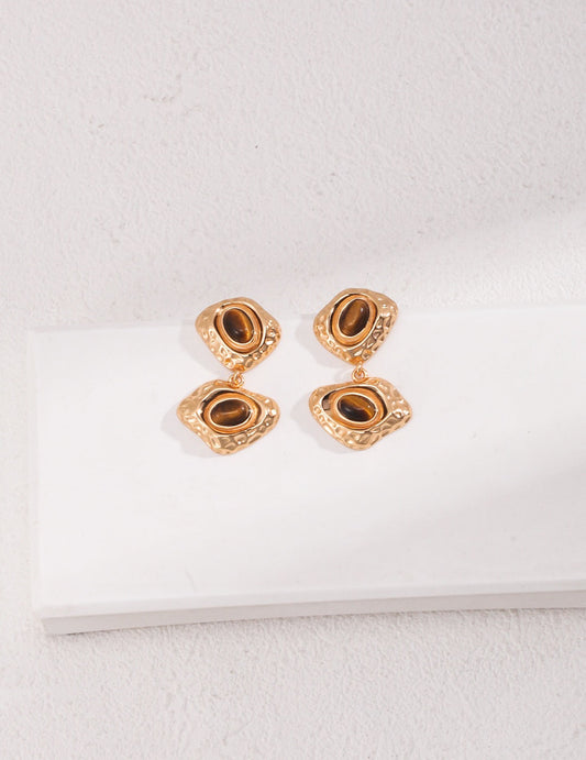 Deux boucles d'oreilles irrégulières en pierre d'œil de tigre