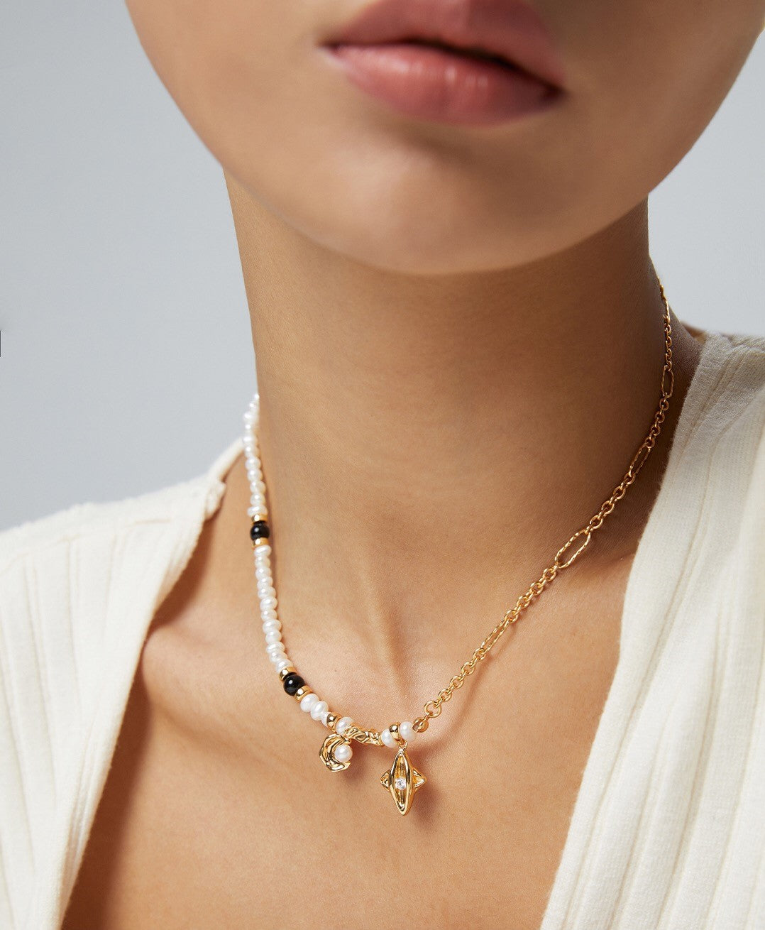 Collier de perles en agate noire et zircone à motif étoile et lune