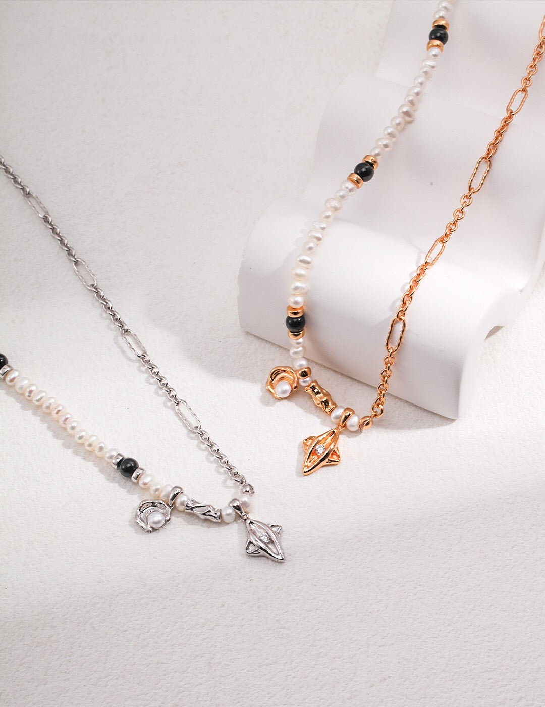 Collier de perles en agate noire et zircone à motif étoile et lune