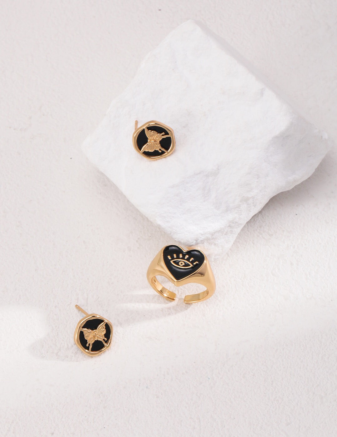 Ohrstecker aus schwarzem Onyx mit Schmetterlings-Print