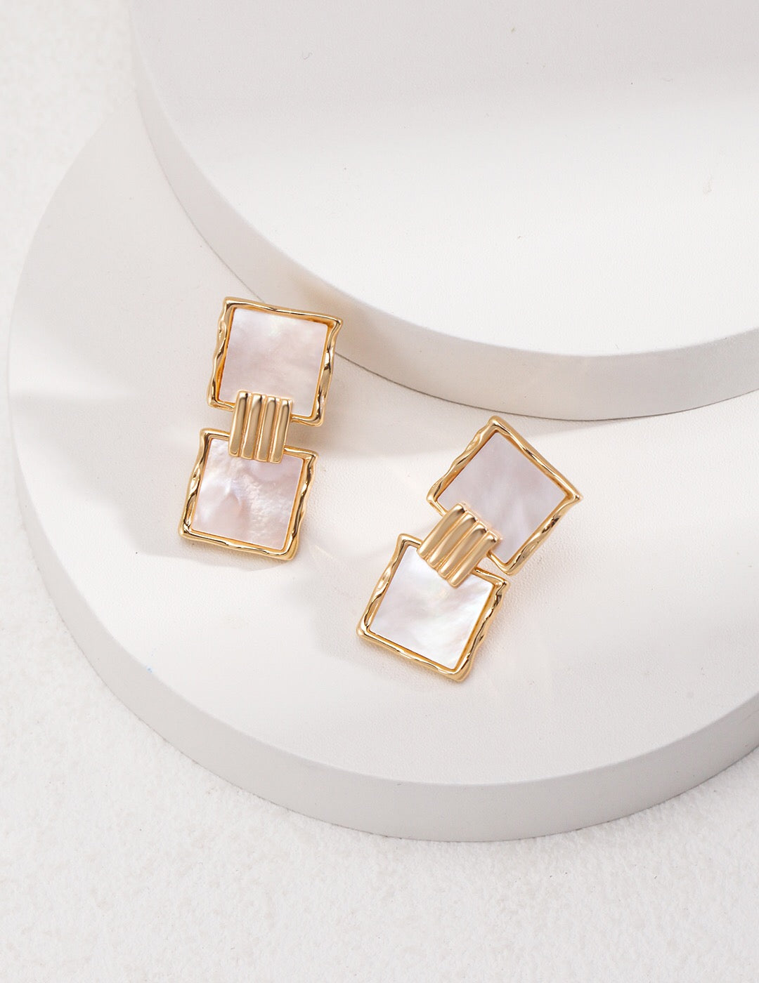 Boucles d'oreilles pendantes élégantes avec pendentif coquillage carré
