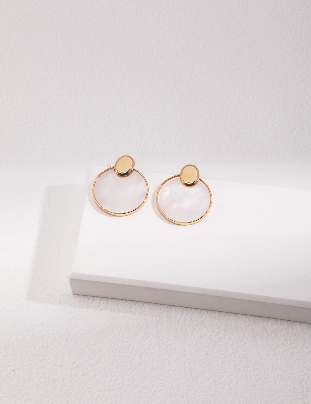 Minimalist Detachable Mother Of Pearl Circle Earrings