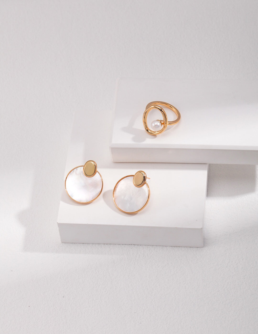 Minimalist Detachable Mother Of Pearl Circle Earrings