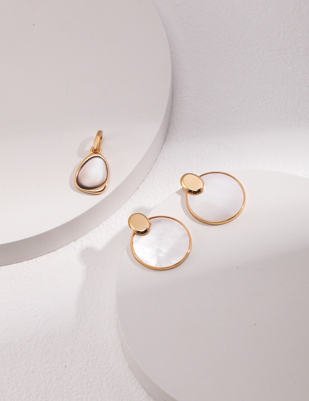 Minimalist Detachable Mother Of Pearl Circle Earrings