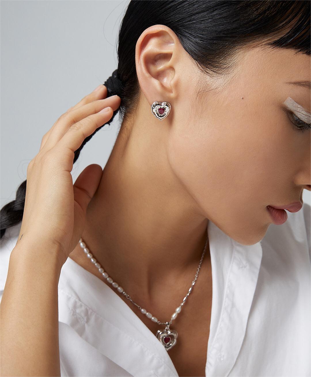 Ohrstecker mit rosa Zirkonia in Herzform