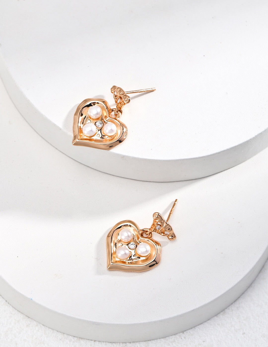 Boucles d'oreilles pendantes en forme de cœur avec perles d'eau douce