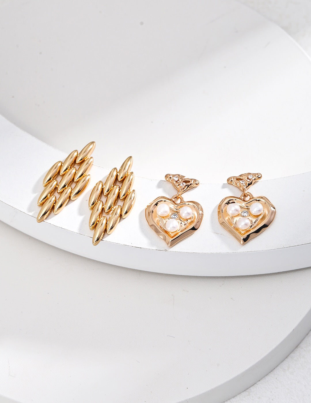 Boucles d'oreilles pendantes en forme de cœur avec perles d'eau douce