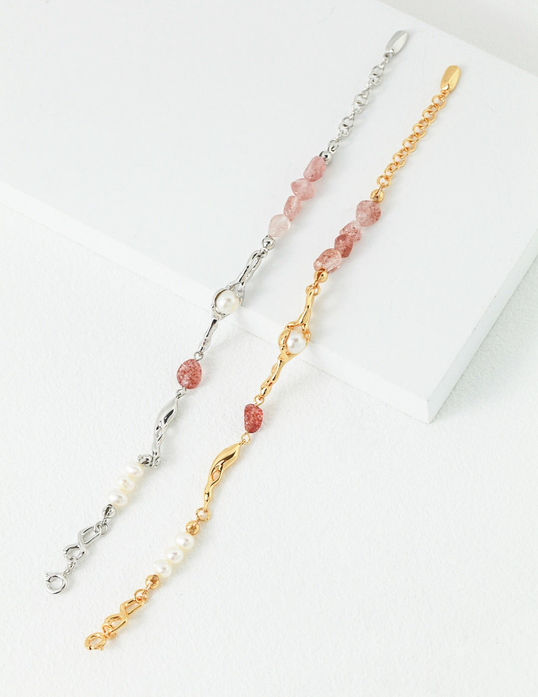 Armband mit Perlen und Erdbeerkristallen in Rosa