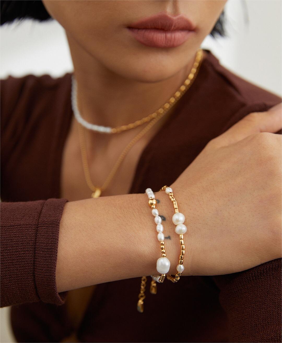 Zierliches Reisperlenarmband