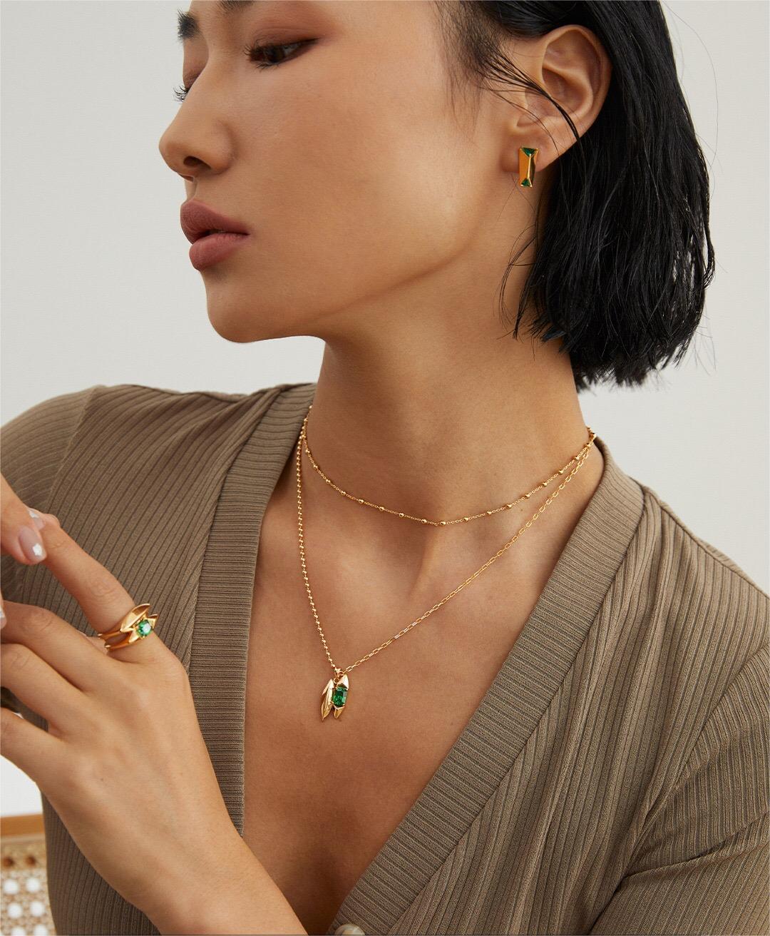 Collier pendentif en zircon vert