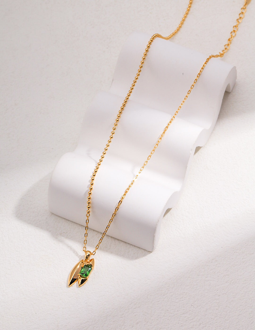 Collier pendentif en zircon vert