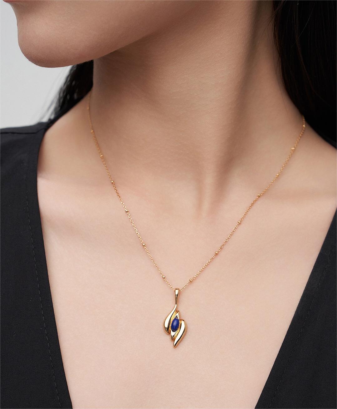 Mittelalterliche Halskette mit Lapislazuli-Einlage