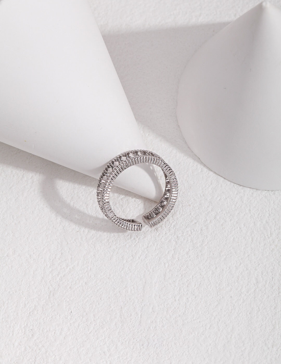 Hohlring im minimalistischen Stil