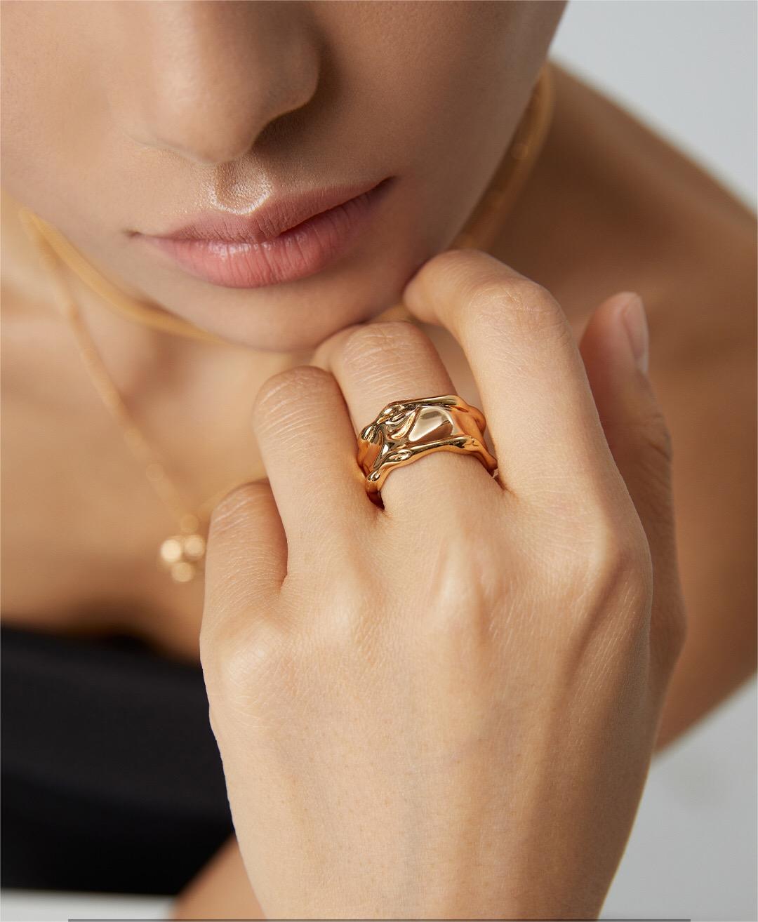 Unregelmäßiger Lava-Ring mit breitem Gesicht