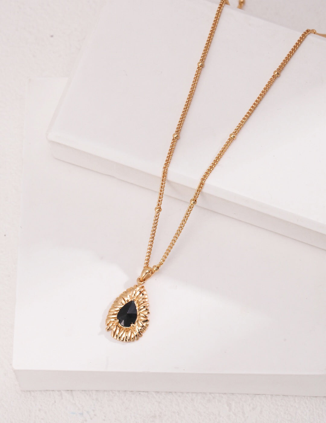 Collier en zircon noir de style palais