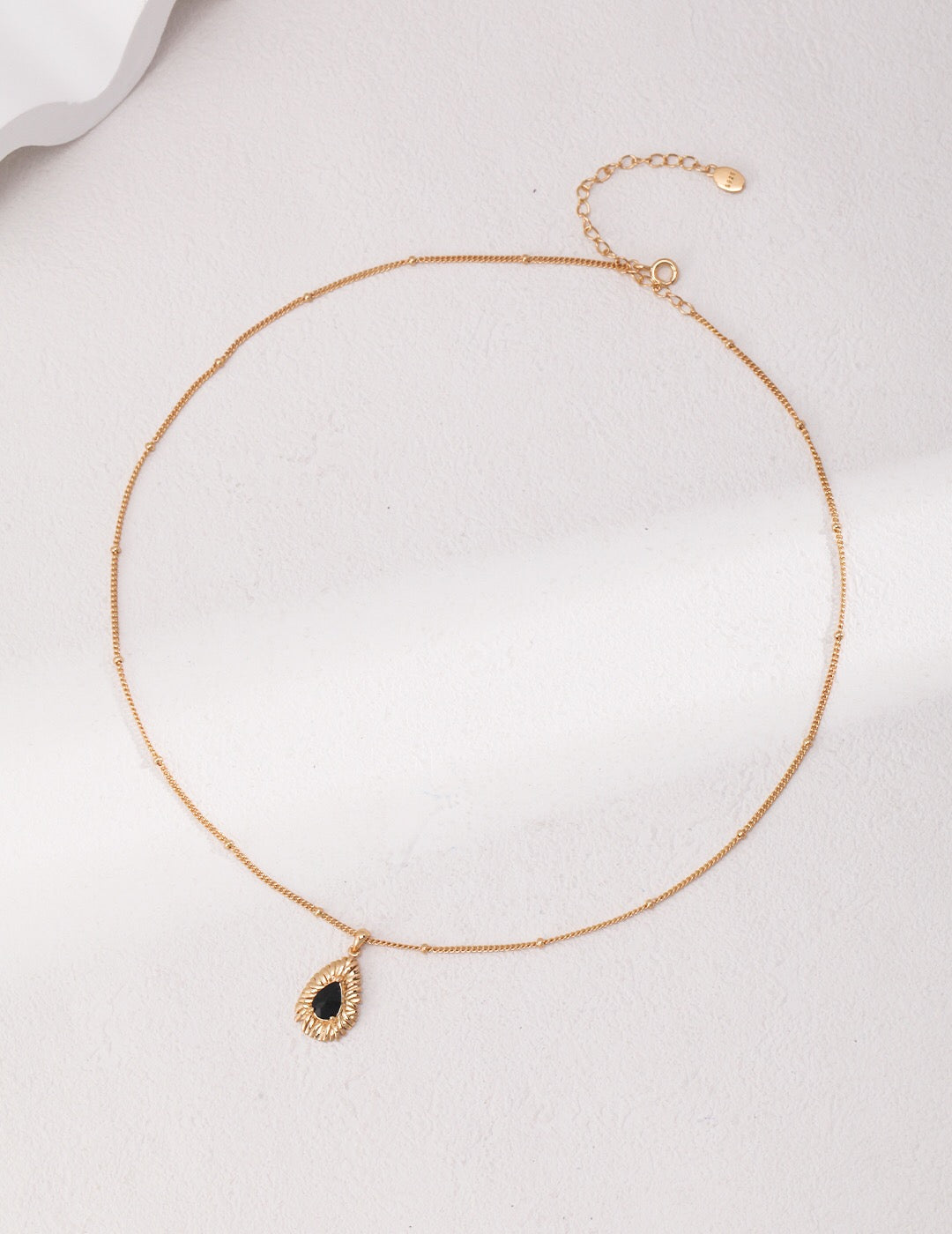 Collier en zircon noir de style palais
