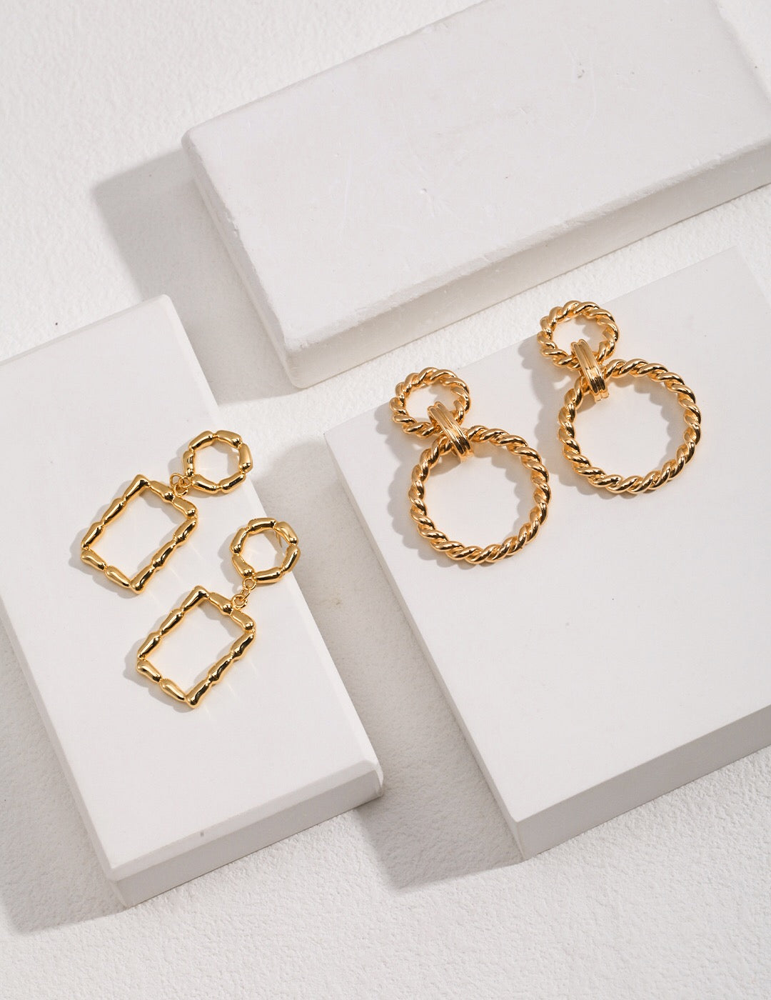 Minimalistische Creolen „Twist of Elegance“