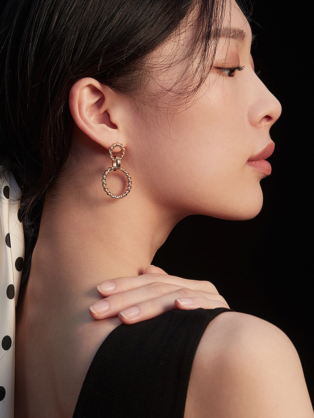 Minimalistische Creolen „Twist of Elegance“