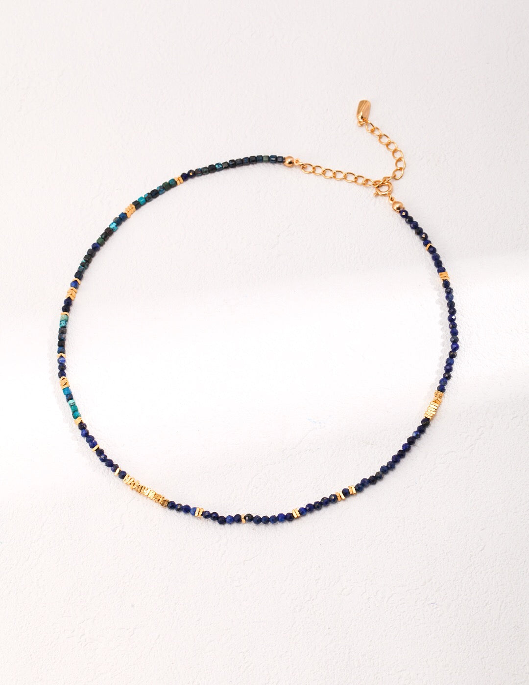 Winzige Halskette mit Lapislazuli-Perlen