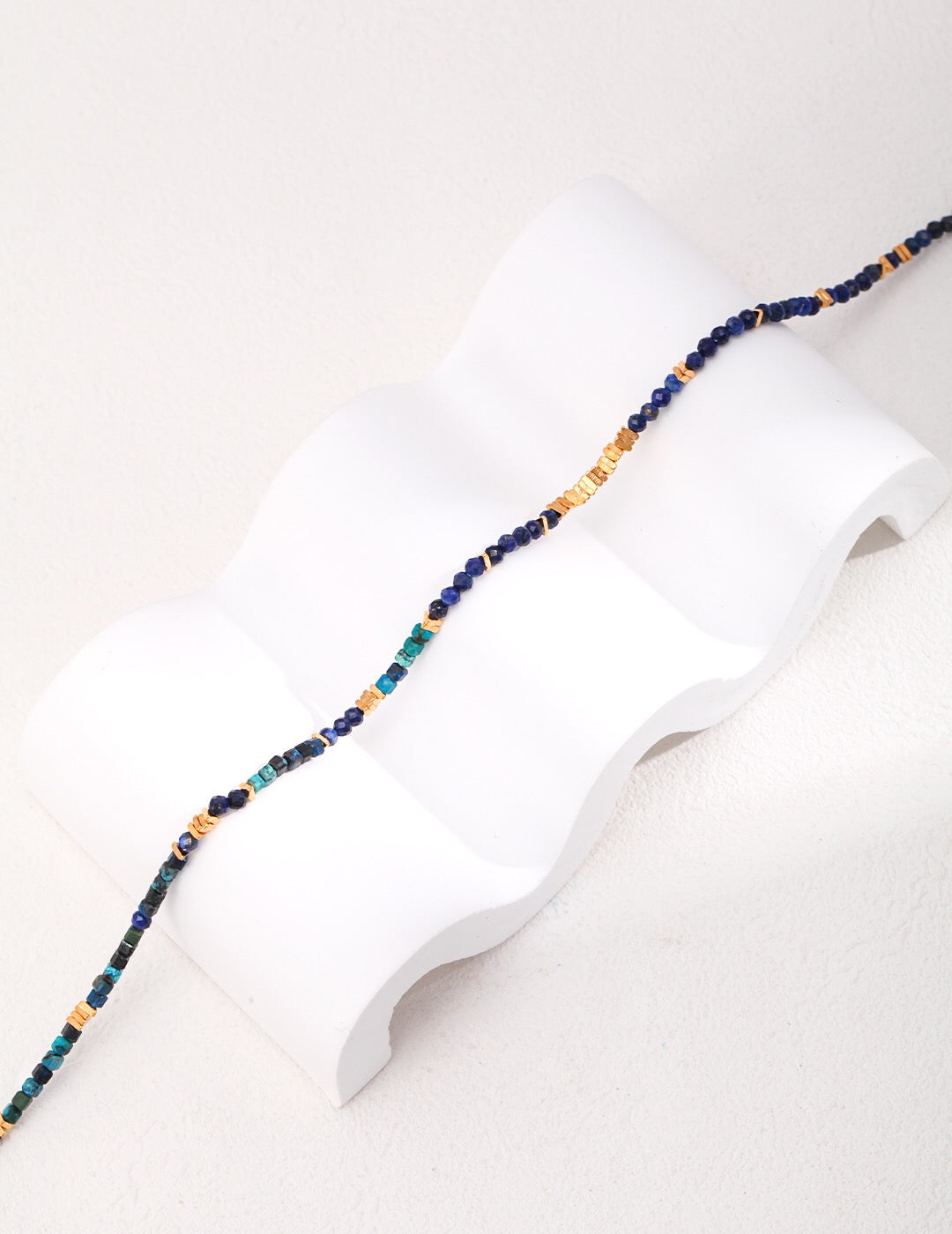 Winzige Halskette mit Lapislazuli-Perlen